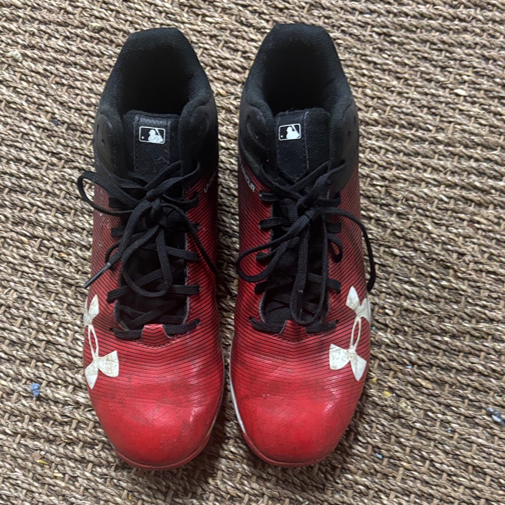 Under Armour Baseball Cleats Red and Black Sz 6Y